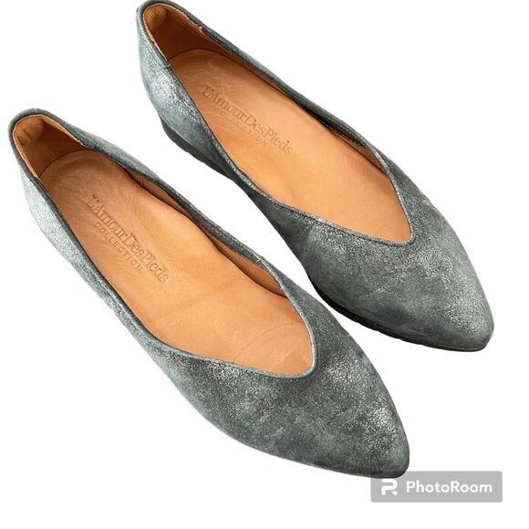 L'amour Des Pieds silver gray suede pointy toe flats - Picture 1 of 10